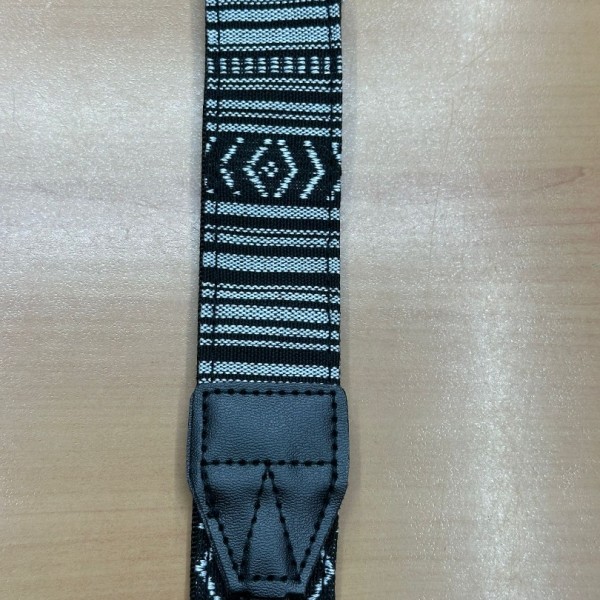 SİYAH BEYAZ DESENLİ FOTOĞRAF MAKİNASI ASKISI